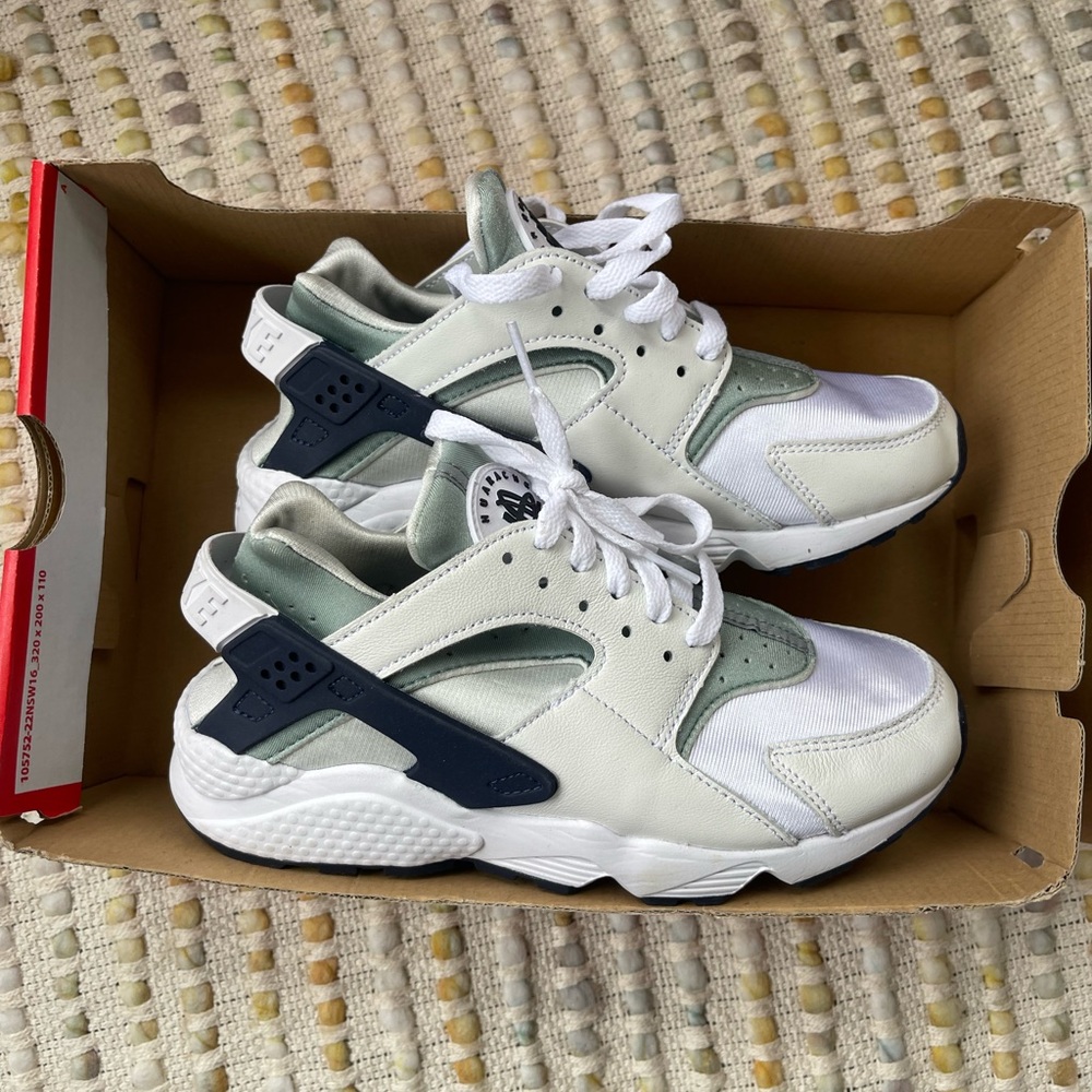 Size 7 - Nike Air Huarache Photon Dust Mica Green W